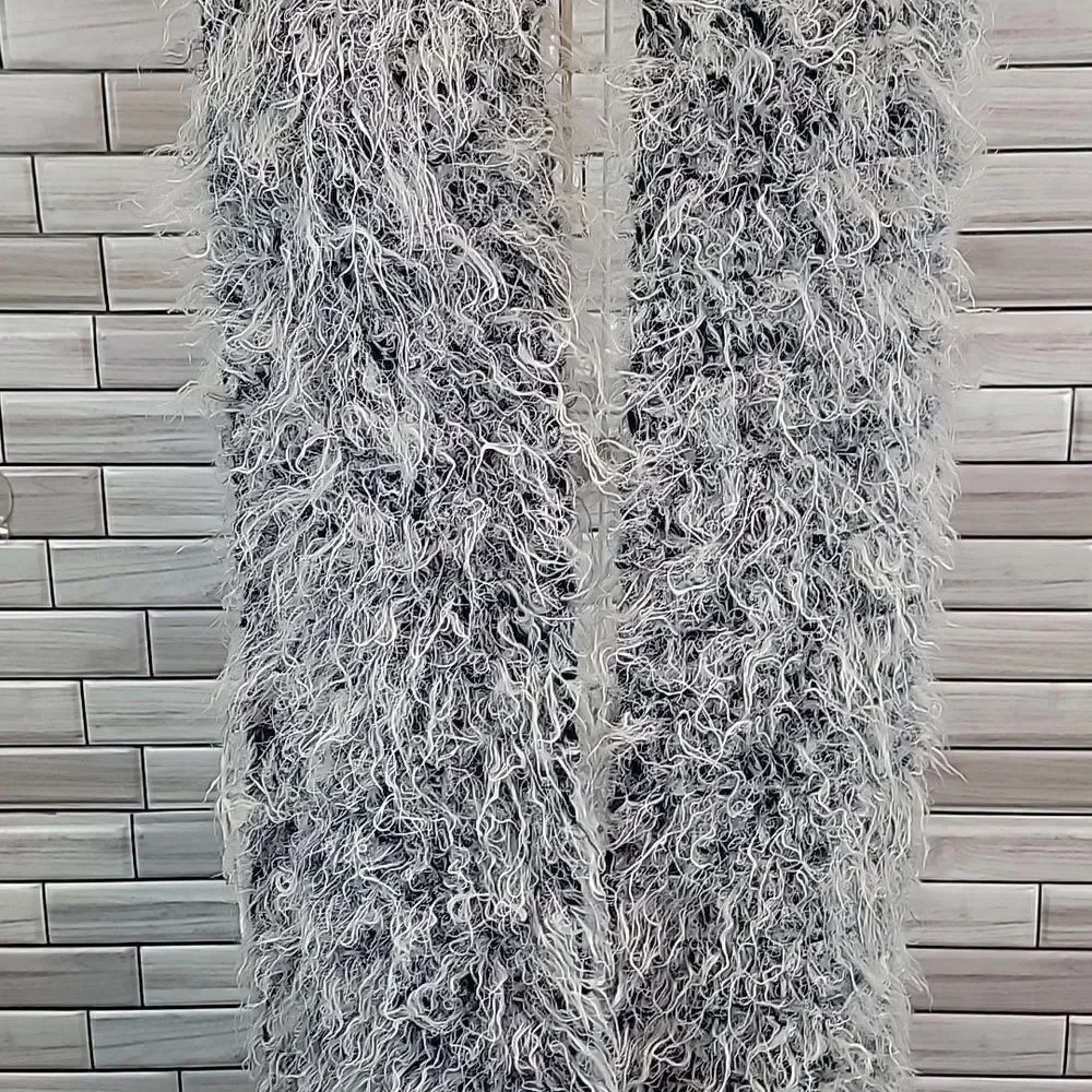 Unbranded black and white eyelash scarf One Size